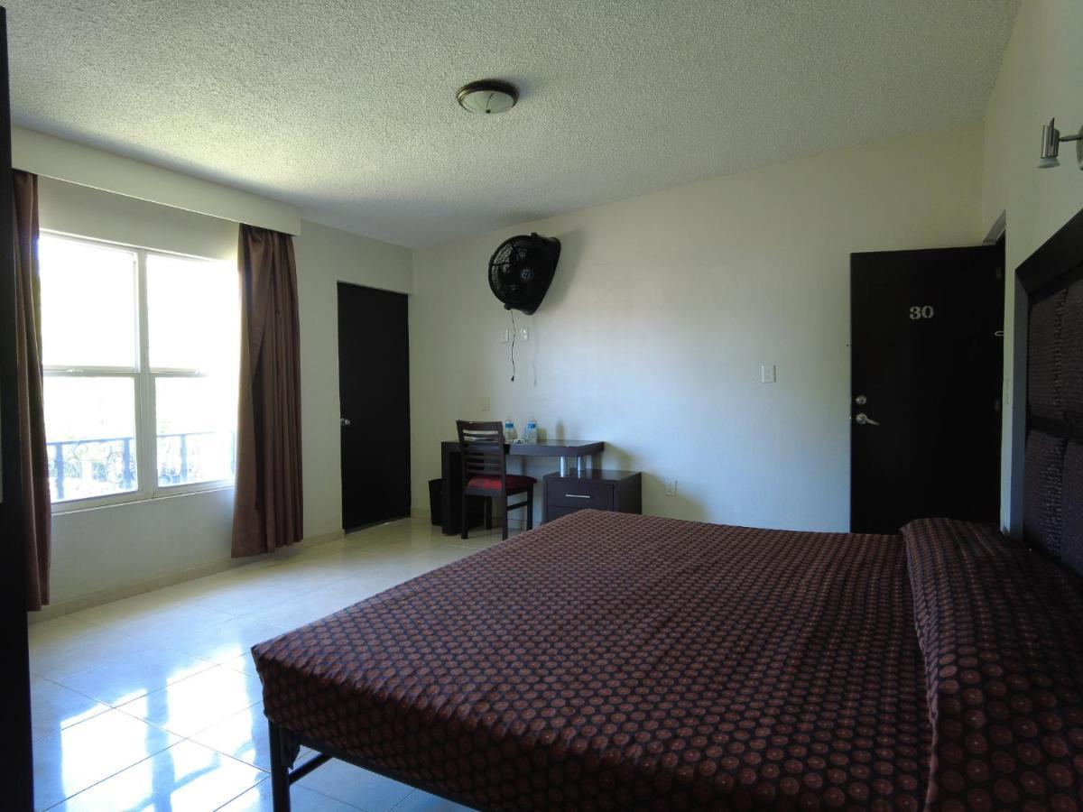 Hotel O Puente San Juan del Río Екстериор снимка